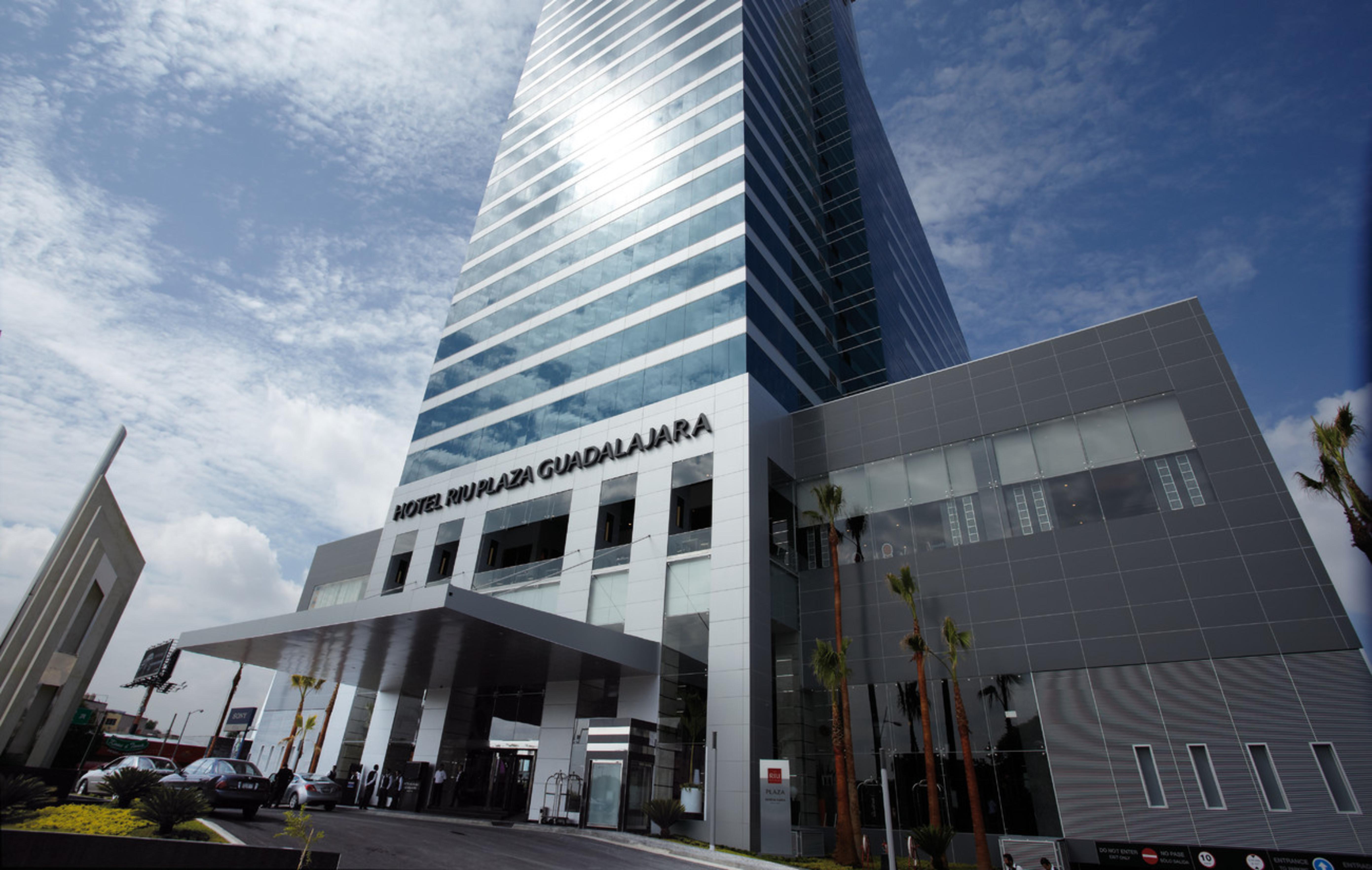 Riu Plaza Guadalajara Hotel Bagian luar foto
