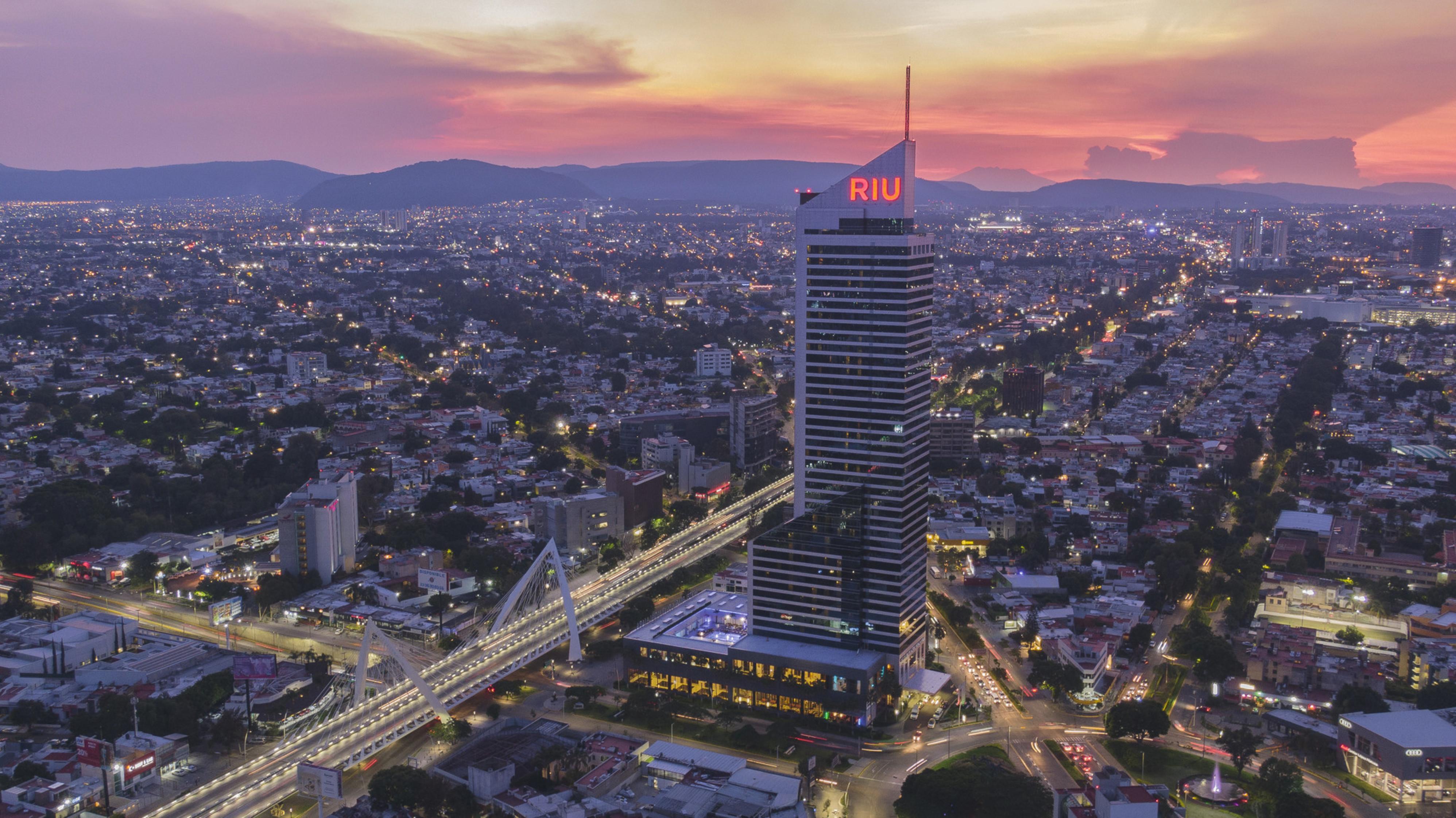 Riu Plaza Guadalajara Hotel Bagian luar foto