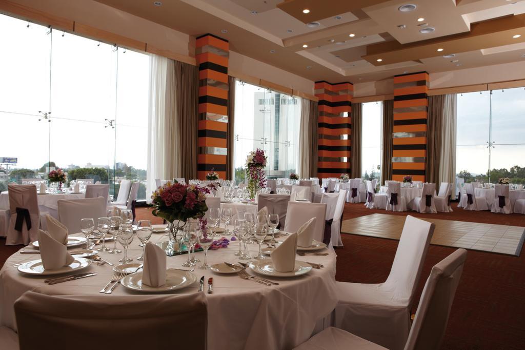 Riu Plaza Guadalajara Hotel Bagian luar foto