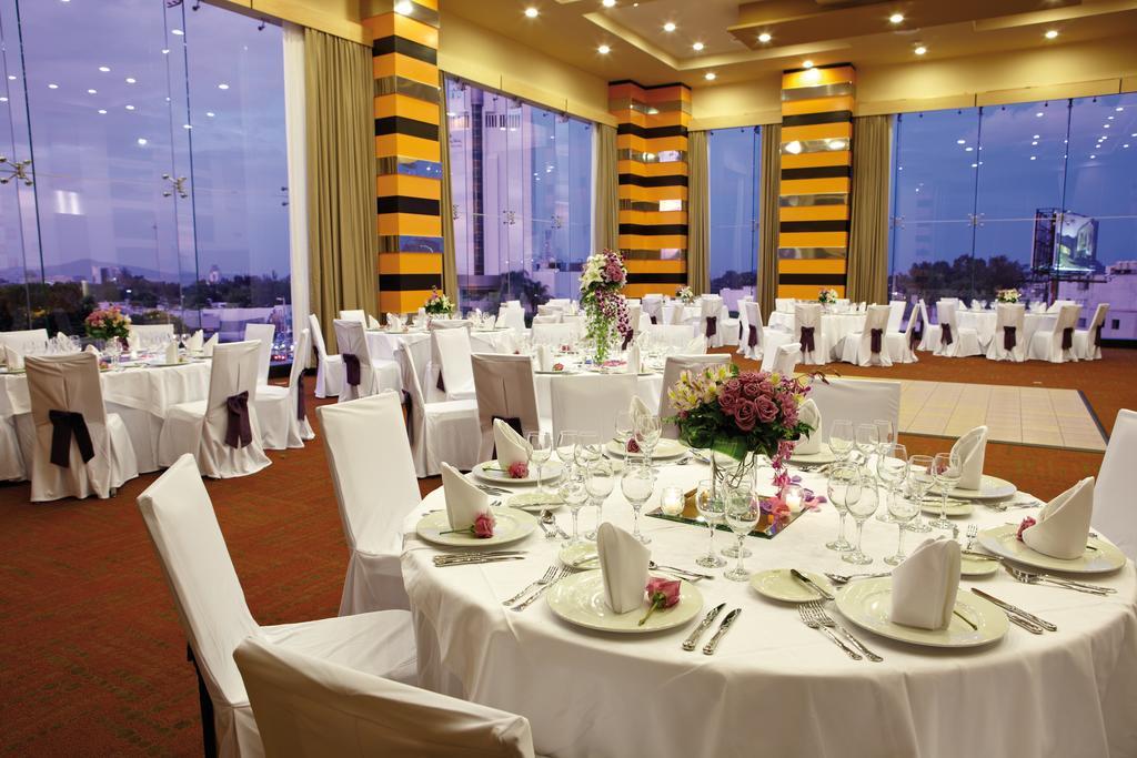Riu Plaza Guadalajara Hotel Bagian luar foto