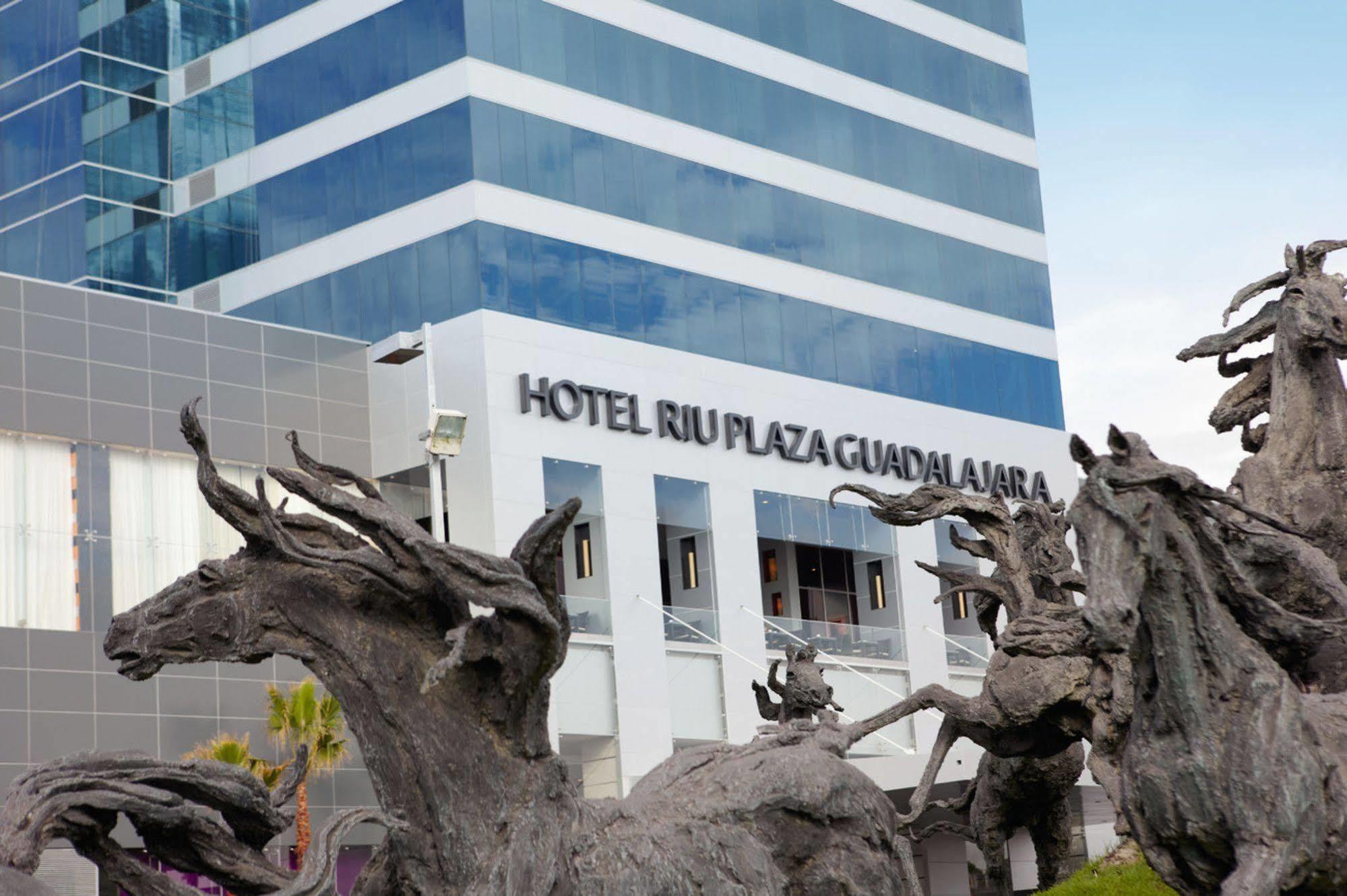 Riu Plaza Guadalajara Hotel Bagian luar foto